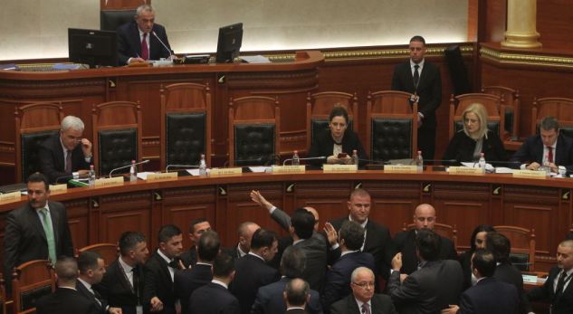 “Hajdut, kriminel, halabak”, gjithçka që ju humbi nga parlamenti shqiptar