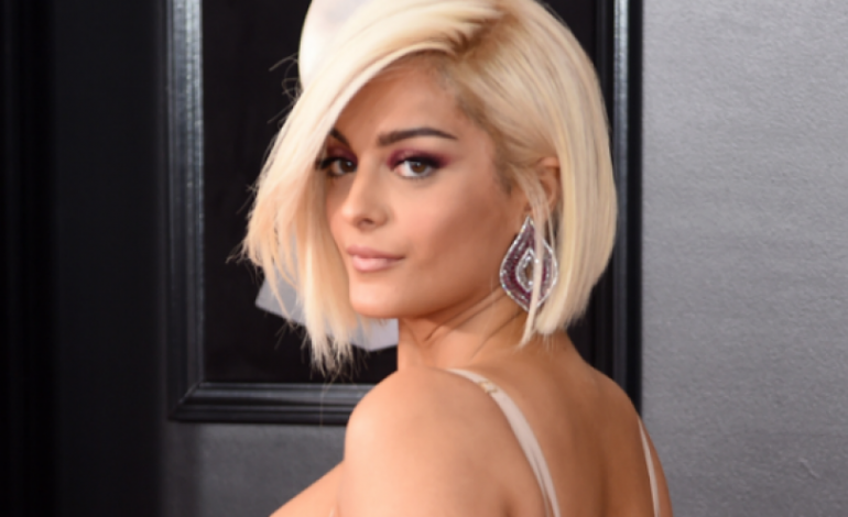 “Meant to Be”/ Bebe Rexha thyen rekordin në toplistën e muzikës country (FOTO)