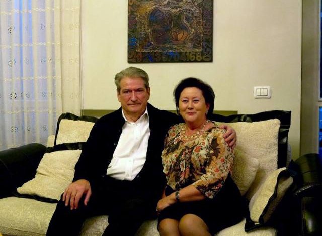 Berisha një status të veçantë për 14 shkurtin. Ja kush e lë pa fjalë (Foto)