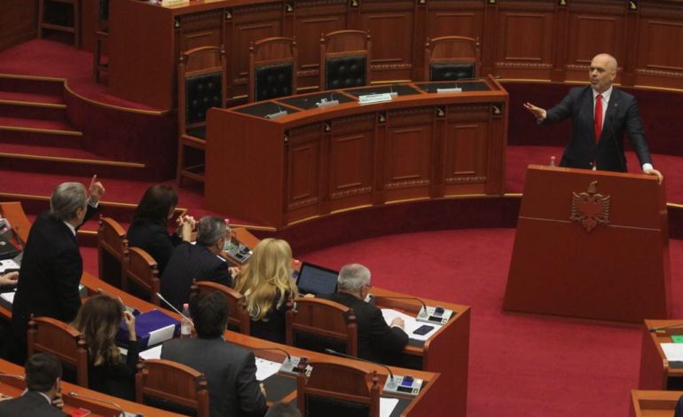 Rama tallet me Berishën, duke e thumbuar për bisedën erotike Salianji-Duma: Kujdes, se mos të filmojnë dhe ty…