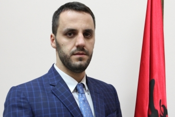 Zv.ministri paralajmëron: Të tjera arrestime për abuzimet me pronat (VIDEO)