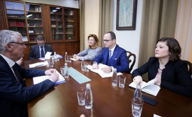 NISJA NEGOCIATAVE ME BE/ Finlanda i paraqet Bushatit kushtin për të votuar pro
