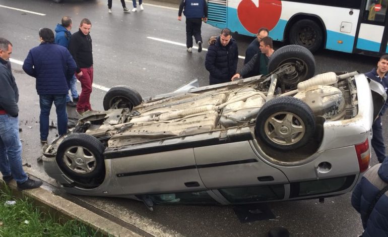 Përmbyset makina tek ‘Unaza e Madhe’ në Tiranë, një i plagosur rëndë (FOTO)