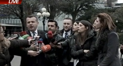 PËRPLASJA/ Deputetet e LSI i PENGOJNË fjalën. Balla: Keni zgjedhur të bëni kukuvajkat! (VIDEO)