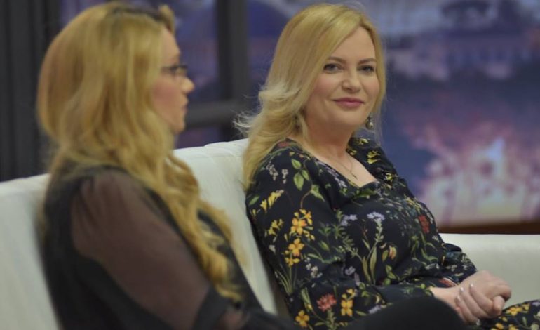 Zbulohet lidhja midis deputetes shqiptare dhe gazetares së Top Channel! Ato janë…