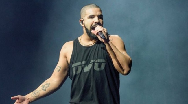 EMOCIONUESE! Reperi i njohur Drake dhuron shumën marrëmendëse për nxënësit dhe studentët