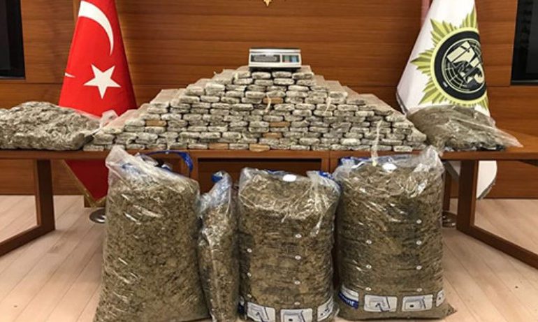 Droga shqiptare shkon edhe në Turqi: Dy trafikantët shqiptar kapen me 200 kg kanabis (FOTO)