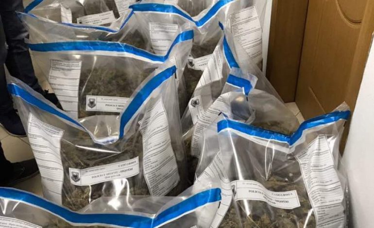 AKSION ANTIDROGË NË LEZHË/ Drogë, armë dhe tritol, arrestohen 4 persona