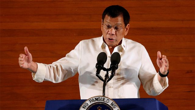 Habit presidenti i Filipineve: Më duhet rritje rroge, kam dy gra!