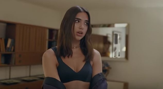 Dua, artistja më e re që kap 1 miliard klikime me “New Rules” (FOTO+VIDEO)