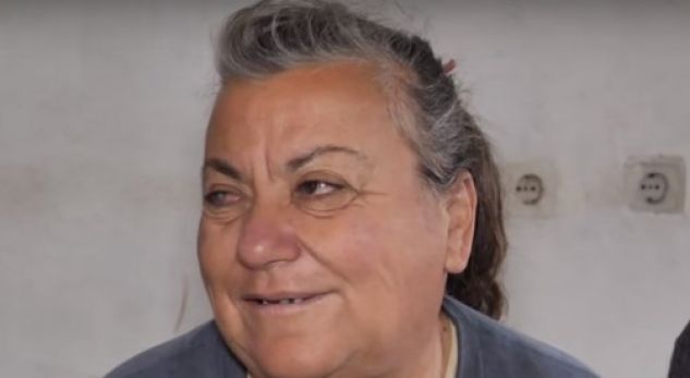 HISTORIA RRËNQETHËSE/ E verbëra 55 vjeçare, pas bashkëshortit braktiset nga fëmijët dhe tani jeton… (VIDEO)