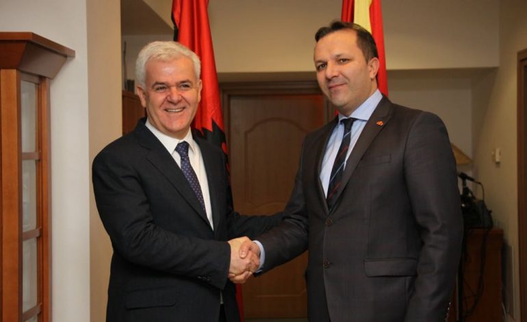 Ministri Xhafaj takim me homologun maqedonas Spasovski: Bashkëpunim për sigurinë e dy vendeve