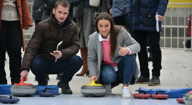Majlinda dhe Akili e sfidojnë veten në sportet dimërore