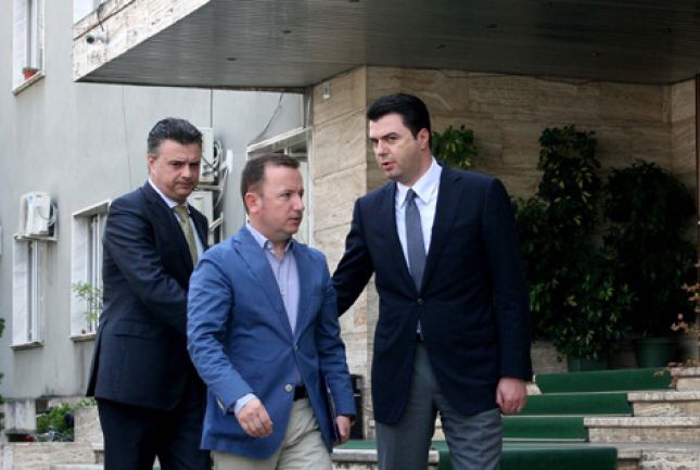 Një portret i pautorizuar për Eduard Halimin. Nga karriera si avokat, vitet në politikë dhe largimi i sotëm