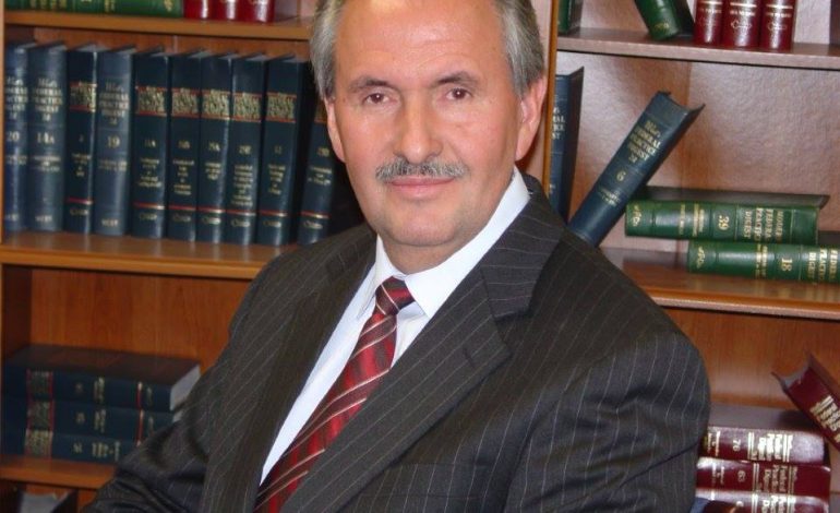 DR. ELEZ BIBERAJ/ Zëri i Amerikës dhe rrëzimi i Monumentit të Enver Hoxhës