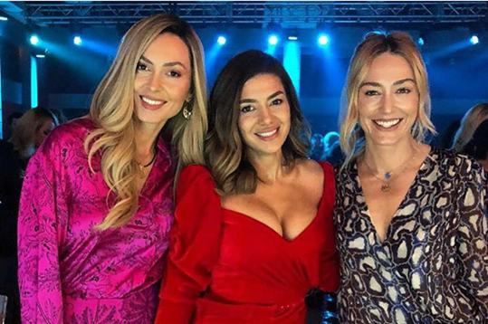 Elvana me të KUQE! Por shihni çfarë veshën VIPAT në ditëlindjen SPECIALE të saj (FOTO)