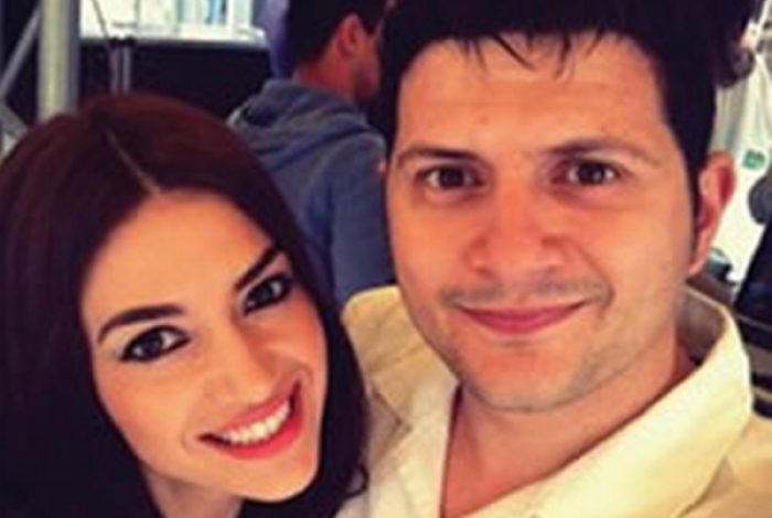 Elvana përlotet live dhe i bën dedikimin e veçantë Ermalit: Më vjen të qaj, të dua dhe…