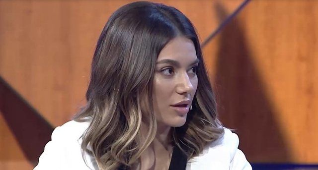Kujt i thua ‘ku**ë’ ti mi?’ Anglishtja e mamit të Elvana Gjatës është thjesht epike