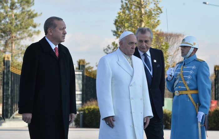 Erdogan mbërrin në Vatikan! Roma në “shtetrrethim”