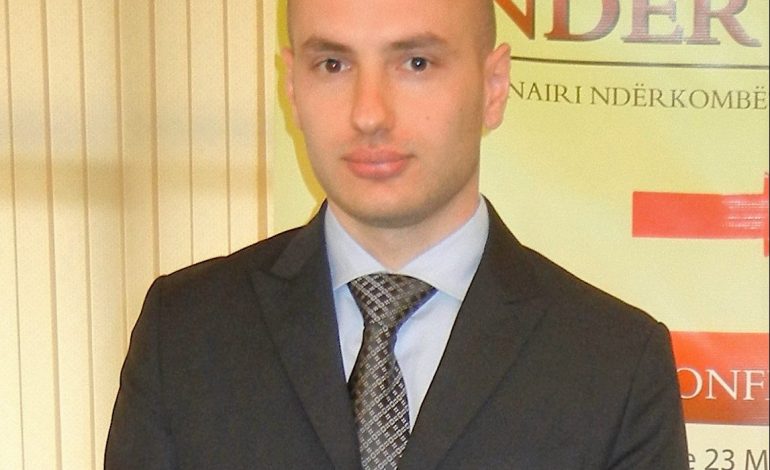 ERLET SHAQE/ Pse ne dashurojmë tiranët…?