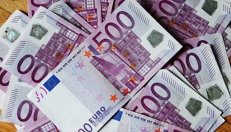 NJE HISTORI E PAZAKONTE/ E njohu në gazetë, si gati ia arriti fieraku që t’i marrë 50 mijë euro gruas