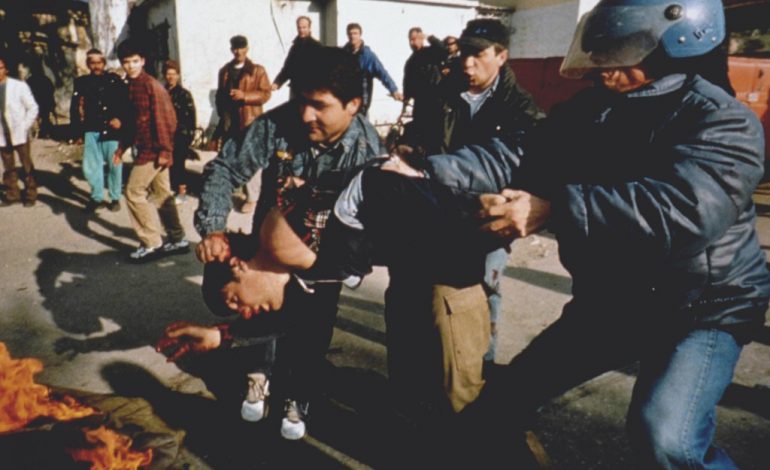 Çmenduria e 1997-s SHQIPTARE në “sytë” e Word Press Photo: Njihuni me FOTOT fituese të konkursit prestigjioz