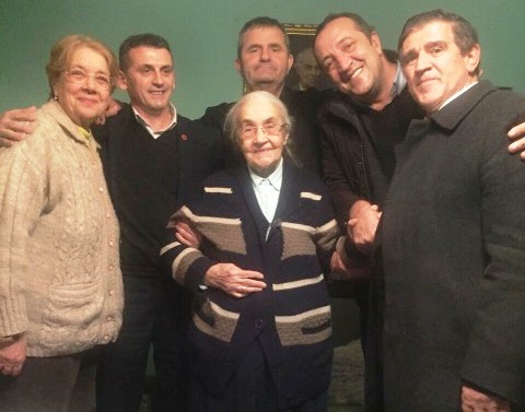 97-vjetori i Nexhmije Hoxhës, mes personave që e vizituan edhe kreu i VETERANËVE të Kosovës