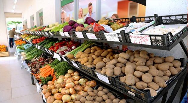 Eksportet e fruta perimeve kalojnë importet, qyteti që mban rekordin
