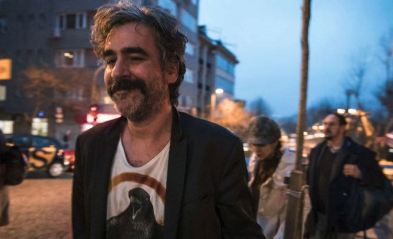 Turqi/ 6 gazetarë dënohen me burgim të përjetshëm