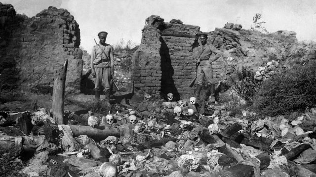 Parlamenti holandez njeh genocidin armen, tërbohet Turqia