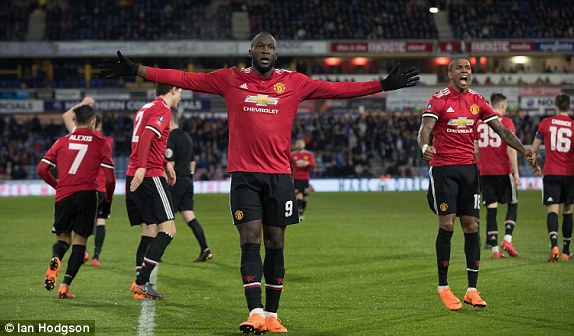Lukaku kualifikon Manchester United në çerekfinale
