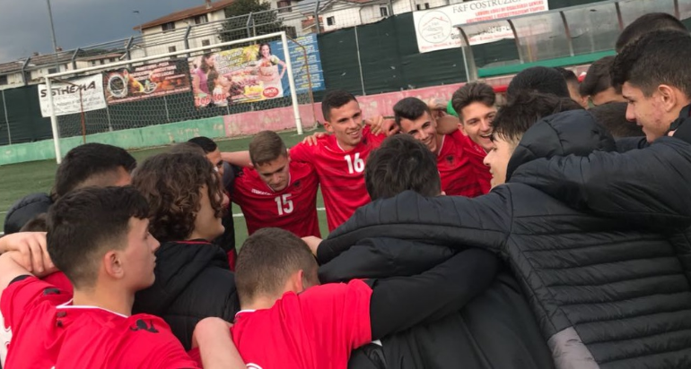 Shqipëria U19 mund edhe Greqinë, me Panuçin në tribunë