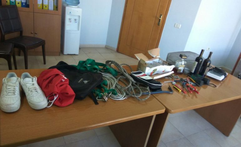 Nga Shkëmbi i Kavajës e deri në Përmet/ Bien më në fund në “çark” SUPERGRABITESIT, mes tyre një femër (EMRAT)