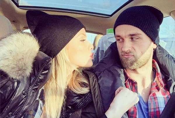 (FOTO) Aferdita Dreshaj ribashkohet me të fejuarin, shfaqet mjaft seksi dhe e ‘rraskapitur’
