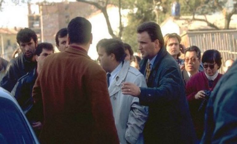Izet Haxhia, mes Sali Berishës dhe Azem Hajdarit. Dritëhijet e një raporti nga dhjetori ’90 deri 12 shtator 1998 (FOTO)