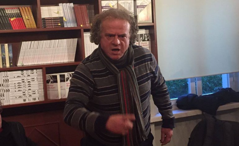 DEBATI/ Bujar Asqeriu SHPËRTHEN në takimin me Kumbaron: Teatri s’bëhet me po****