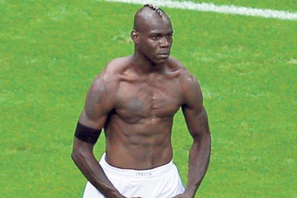 Nuk do ta besoni se nga cilat ekipe kërkohet Balotelli