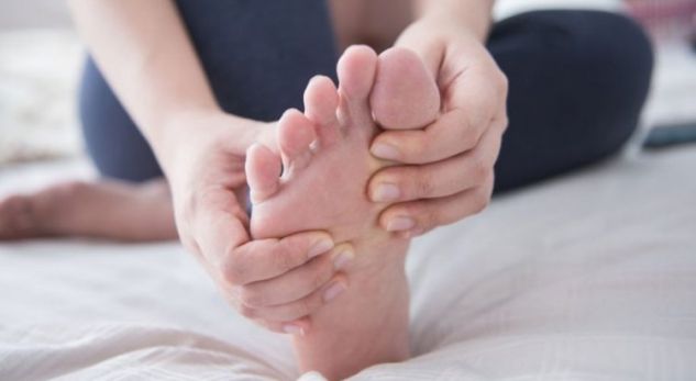 Djegia e këmbëve: Tregues i këtyre problemeve shëndetësore