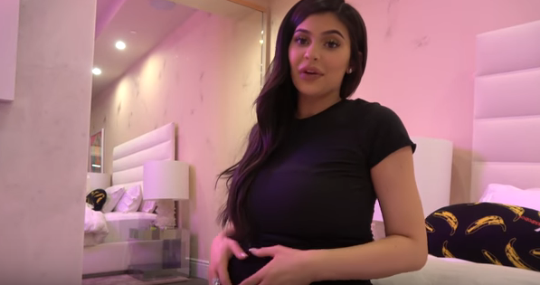 Ja reagimi emocionues i reperit Travis Scott pasi Kylie sjell në jetë vajzën (FOTO)