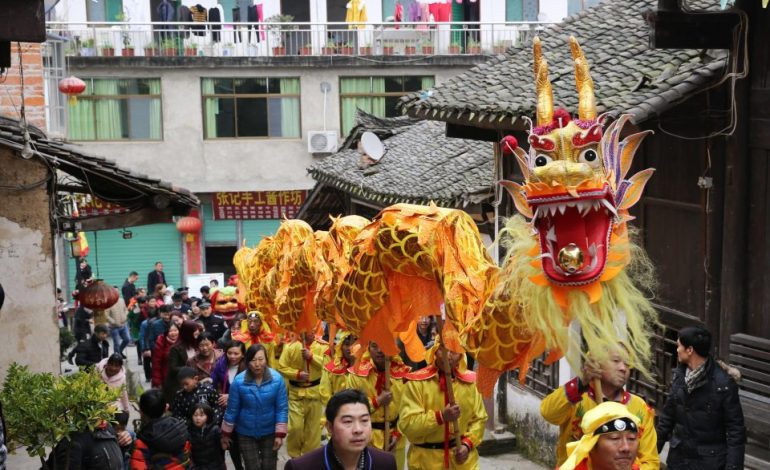 Kina dhe Azia Juglindore festojnë Vitin e Ri Hënor. Kjo festë përfshin koncerte dhe…
