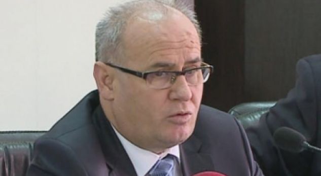 REAGON REKTORI I UT: Presion me bukën e gojës! Paguani pedagogët brenda së hënës