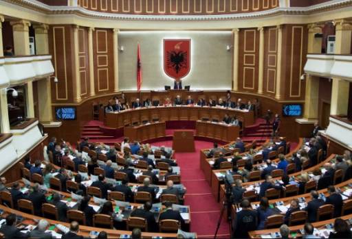 KODI I RI I ETIKËS/ Deputetët duhet të spiunojnë njëri-tjetrin për ngacmimet seksuale