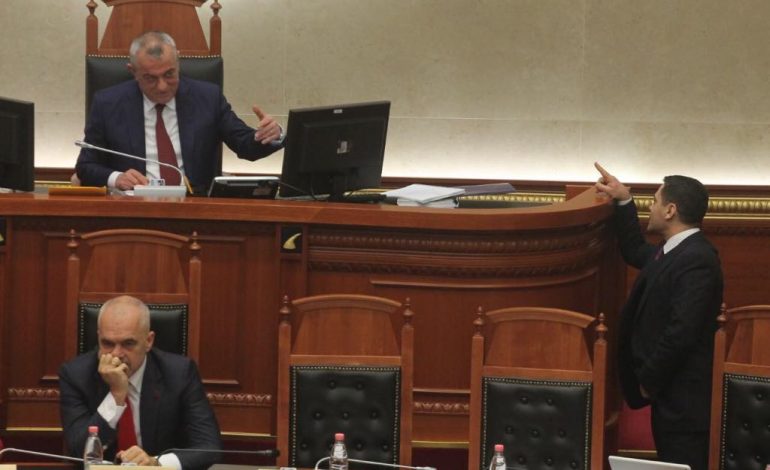 Rama e Ahmetaj “përplasen” me Gramoz Ruçin. Ja momentet pikante të seancës (FOTO)