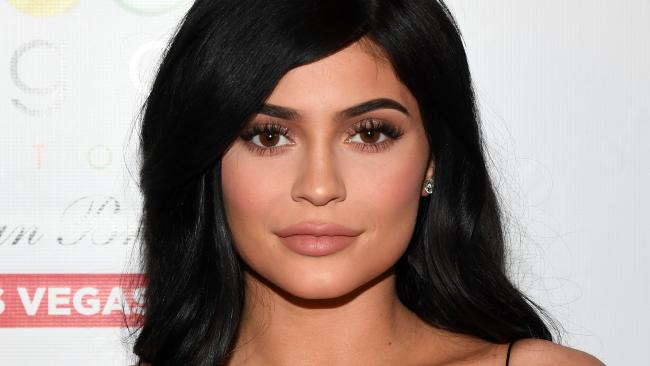 Kylie Jenner fotografohet pas lindjes! Ja si duket… (FOTO)