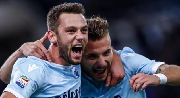 Mbrojtësi i Lazios e dëshiron Manchester Unitedin