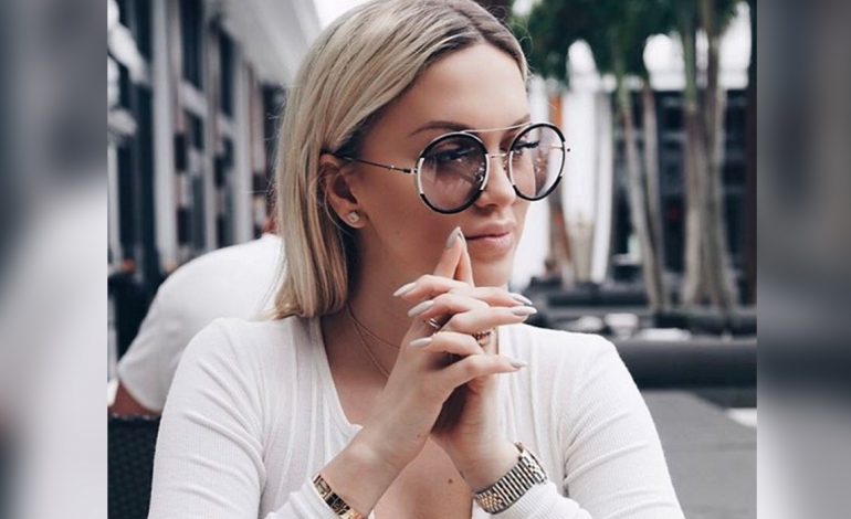 Lori Hoxha pranon një buqetë shumë interesante, por… nga kush (FOTO)
