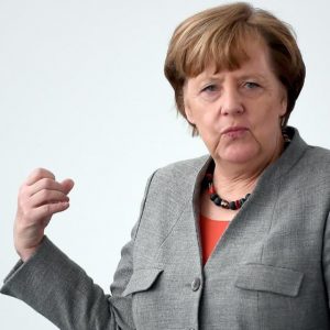 Rast i rrallë në Gjermani: Merkel fton veten në emision