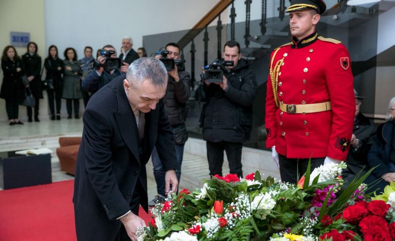 Presidenti Meta në homazhet për ish-zyrtaren e LSI: Moment i dhimbshëm dhe pikëllues