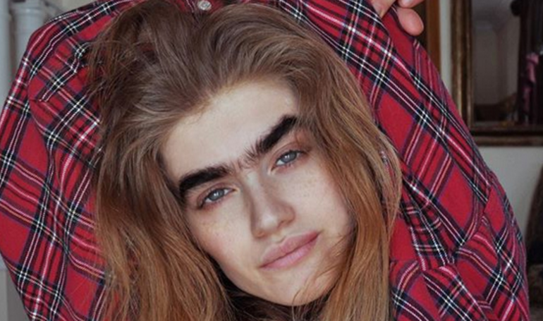 I la vetullat pa hequr prej shumë kohësh, modelja “masakrohet” nga komentet… (FOTO)