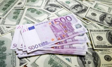 ÇPO NDODH ME VALUTAT/ Rënie e fortë e euros në Shqipëri, tkurret edhe dollari. Ja ndryshimet
